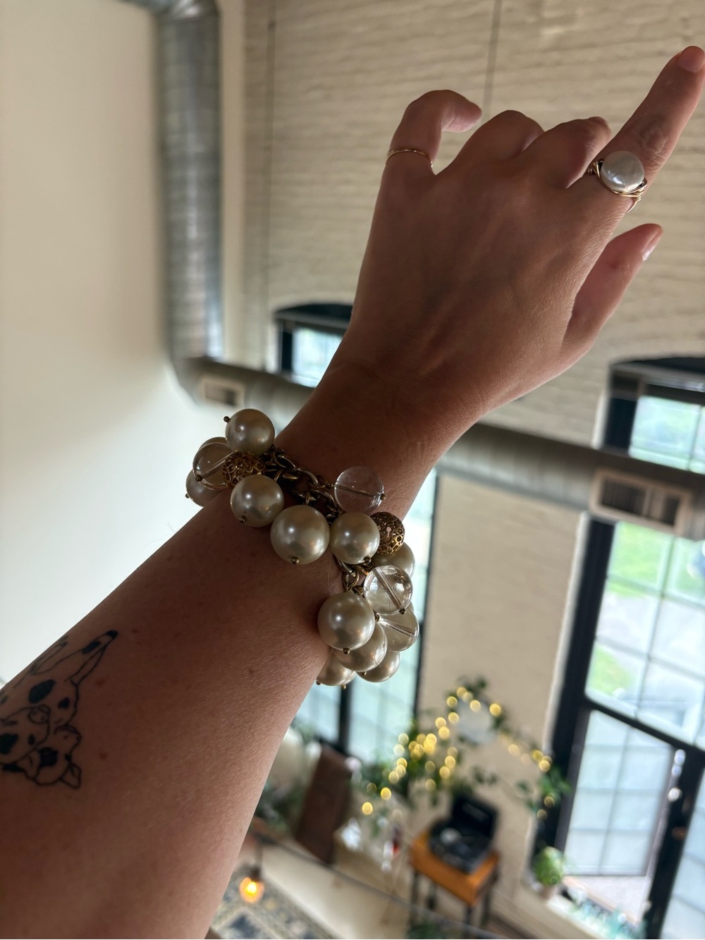 Pearl Cluster Charm Bracelet - Cream Pearl with Gold Accents